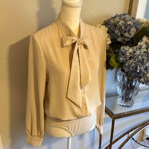 Kate Kasin long sleeve, cream, button front, bow tie neck bodysuit size M NWOT